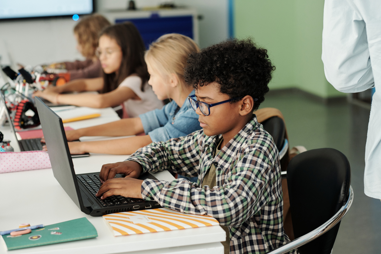 Managing VDI for K-12 Education Persistent and Non-Persistent Solutions